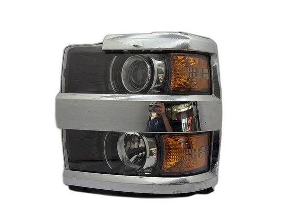 2015-2018 Chevy Silverado 2500 Left Driver Headlight OEM Halogen