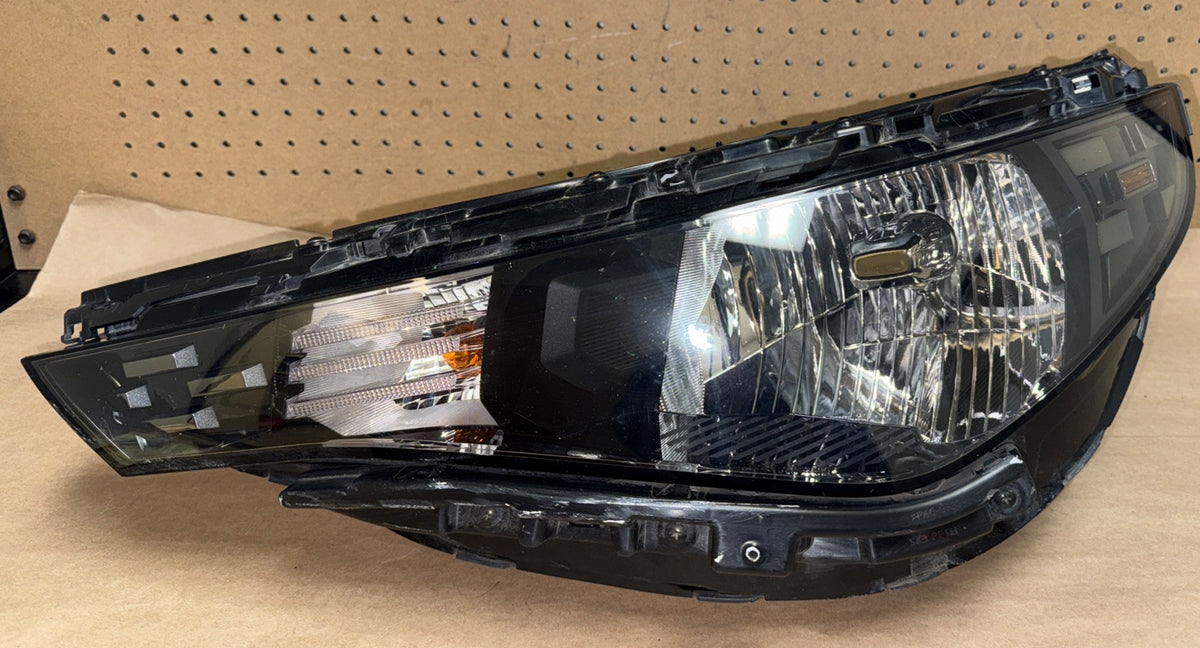 2023-2024 Kia Soul Left LH Headlight Halogen OEM 92102-K05