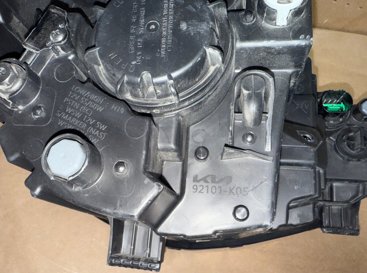 2023-2024 Kia Soul Left LH Headlight Halogen OEM 92102-K05
