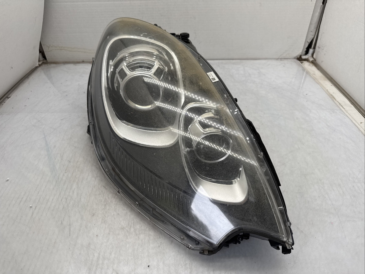 2015-2018 Porsche Macan Right Passenger Headlight OEM Xenon HID Lamp