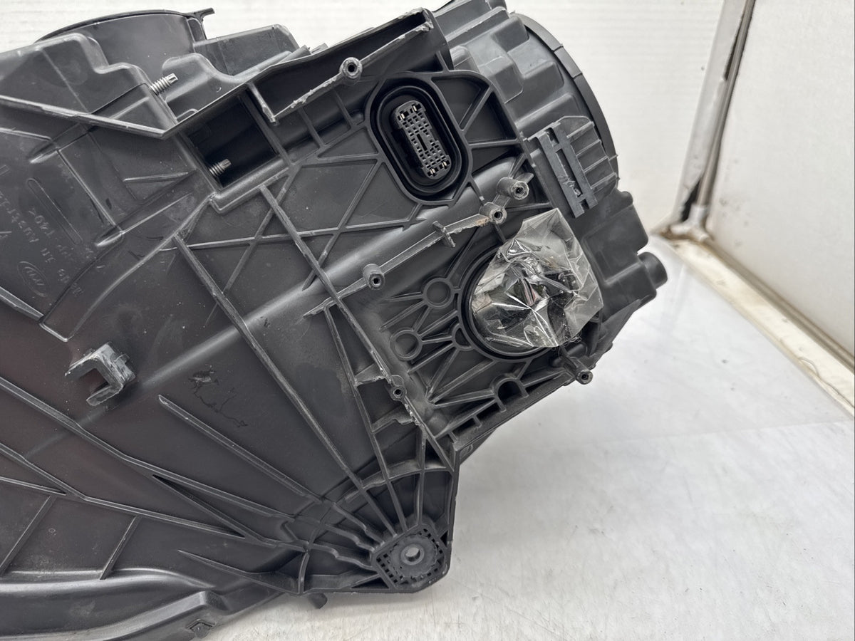 2015-2018 Porsche Macan Right Passenger Headlight OEM Xenon HID Lamp