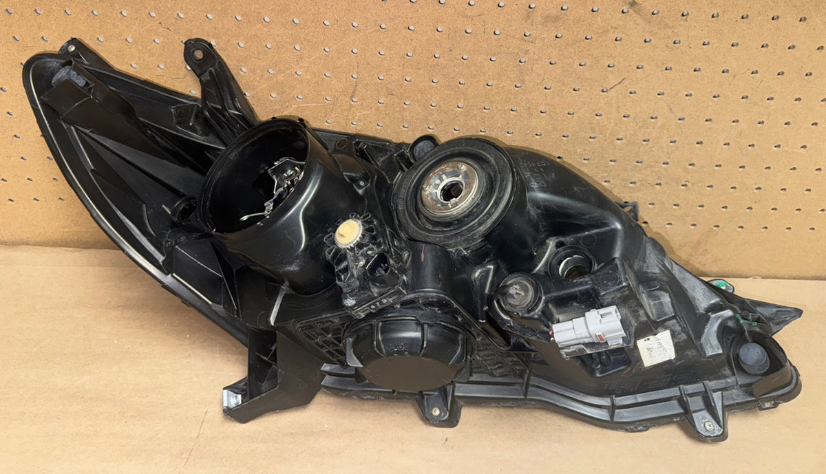 2015-2019 Toyota Sienna OEM HID Headlight Left Side