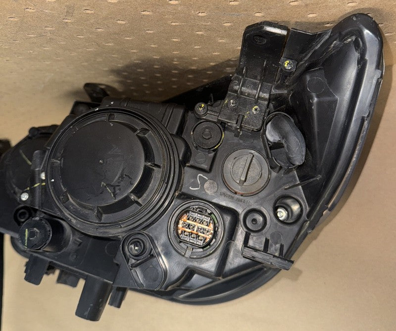 2014-2015 Kia Sorento Right Headlight Halogen OEM 92102-1U500