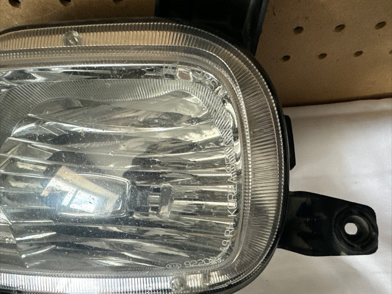 2015-2018 Kia Sedona Right Passenger Fog Light Halogen OEM
