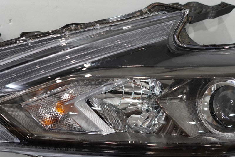 2016-2018 Nissan Altima Halogen Headlight - LEFT Driver Side OEM