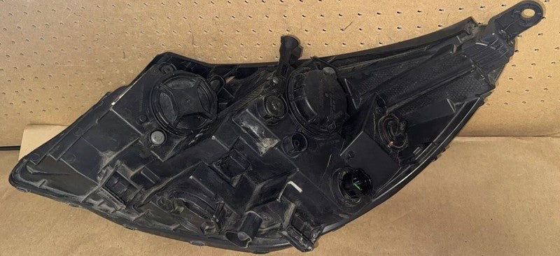 2016-2018 Kia Sorento Right Headlight Halogen/LED OEM