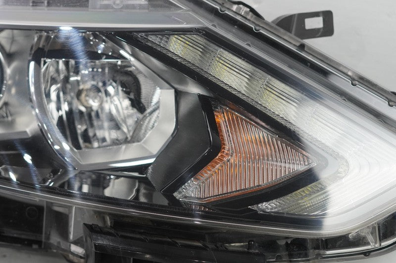 2017-2019 Nissan Rogue Sport Right Passenger Halogen Headlight OEM D1