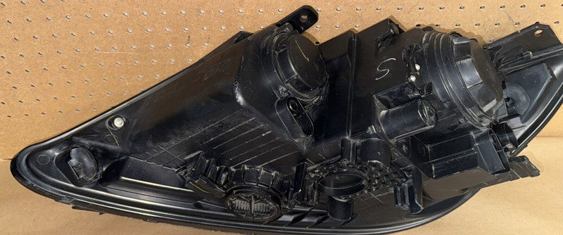 2014-2015 Kia Sorento Right Headlight Halogen OEM 92102-1U500