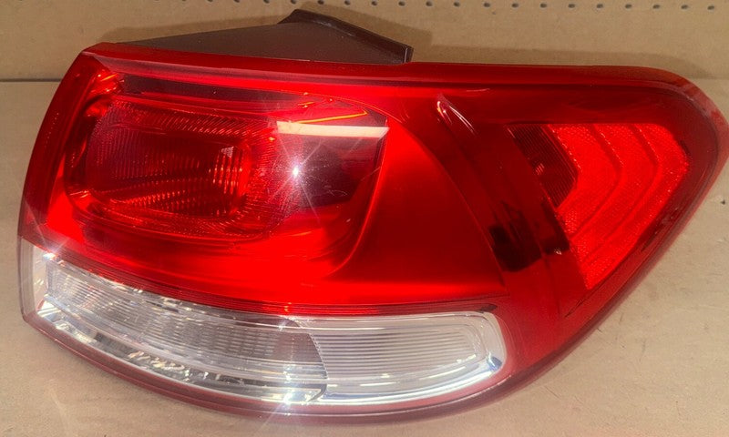 2016-2018 Kia Sorento Right Outer Tail Light OEM 92402-C6