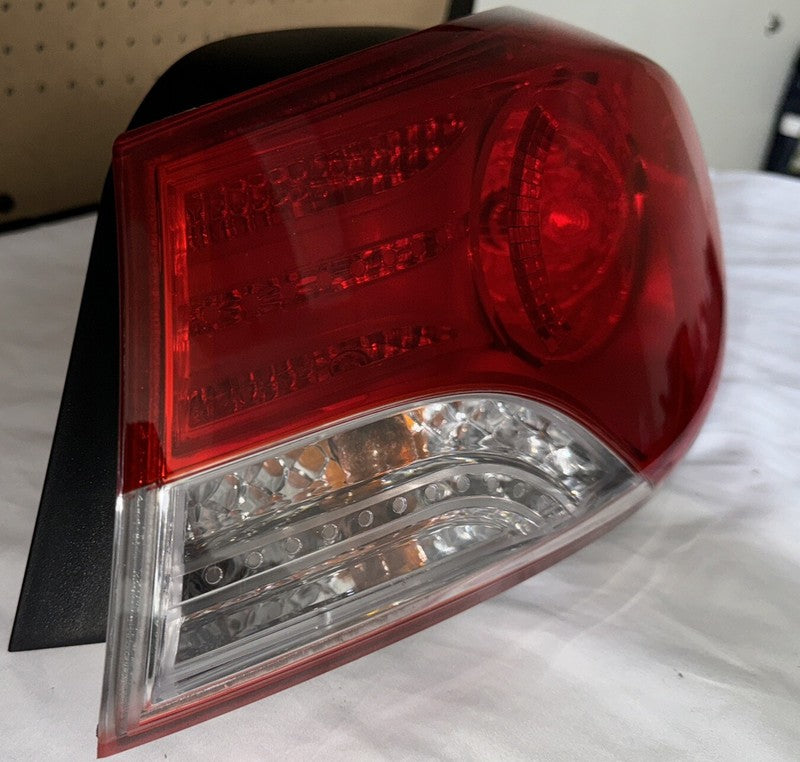 2011-2013 Hyundai Elantra Right Tail Light Lamp OEM