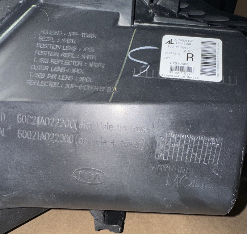 2014-2015 Kia Sorento Right Headlight Halogen OEM 92102-1U500