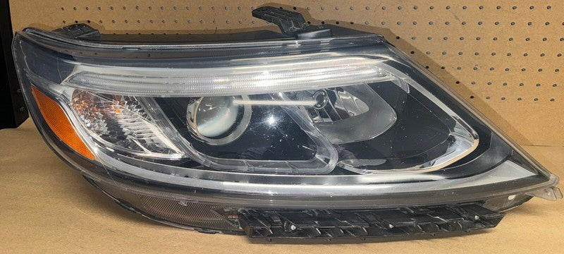 2014-2015 Kia Sorento Right Headlight Halogen OEM 92102-1U500