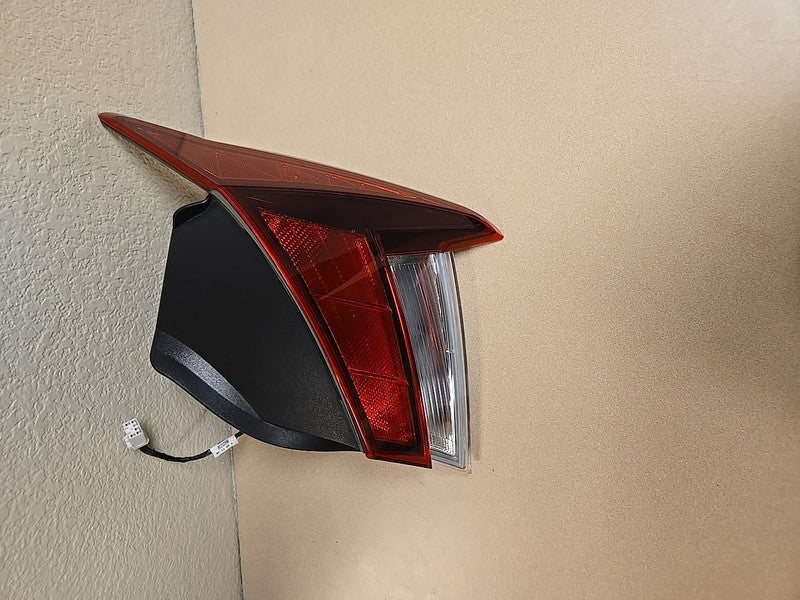 2021-2023 Hyundai Elantra Tail Light RH Passenger OEM 92401AA020