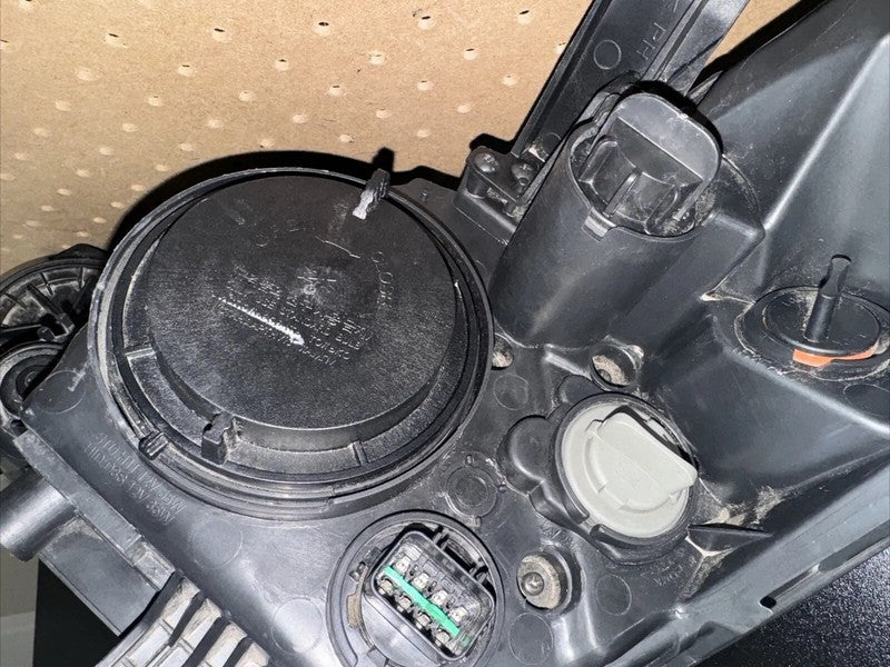 2013-2016 Hyundai Santa Fe Front Left Headlight Halogen