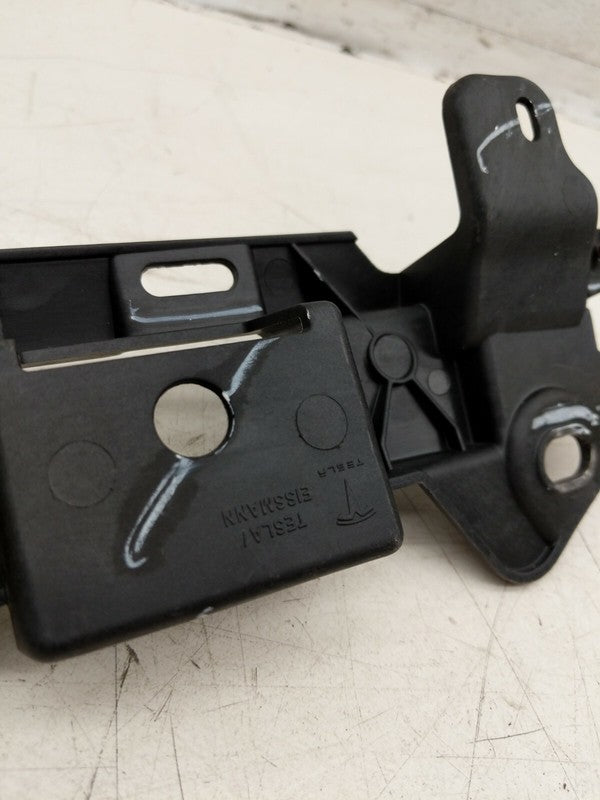 16-20 Tesla Model X Right Tailgate Mount Bracket 1073312-00-A