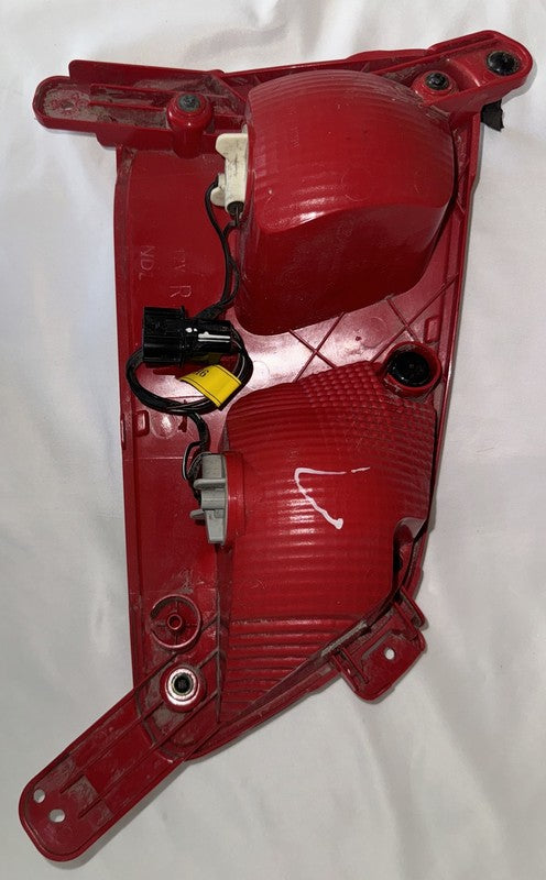 2018-2021 Hyundai Kona Right Rear Tail Light Lamp OEM 92405-J90