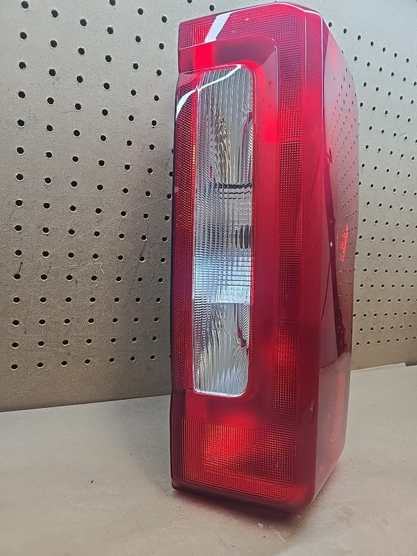 2023-2024 Ford F-250 Tail Light RIGHT Halogen