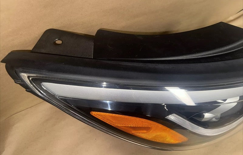 2015-2018 Kia Sedona Right Headlight RH Halogen/LED OEM
