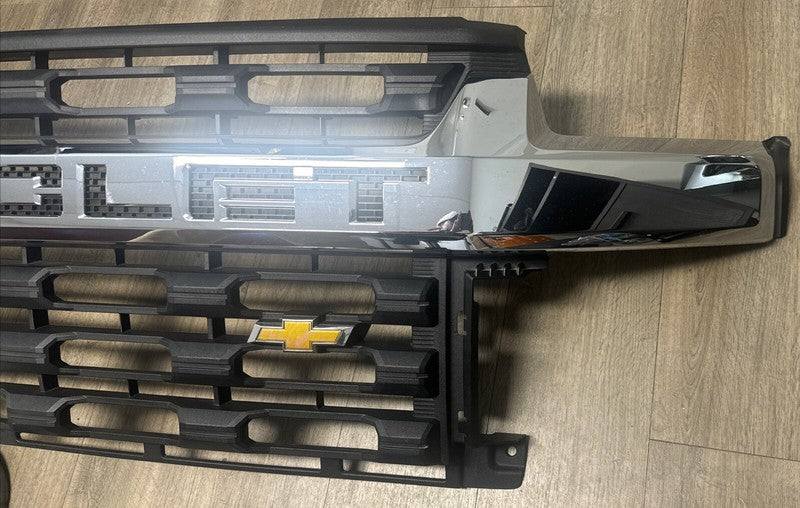 20-23 Chevy Front Grille Chrome OEM 84670281