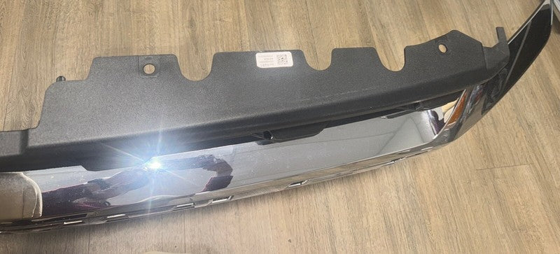 20-23 Chevy Front Grille Chrome OEM 84670281