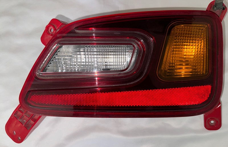 2018-2021 Hyundai Kona Right Rear Tail Light Lamp OEM 92405-J90