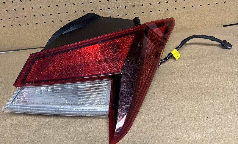 2021-2023 Hyundai Elantra Right Tail Light HALOGEN OEM RH