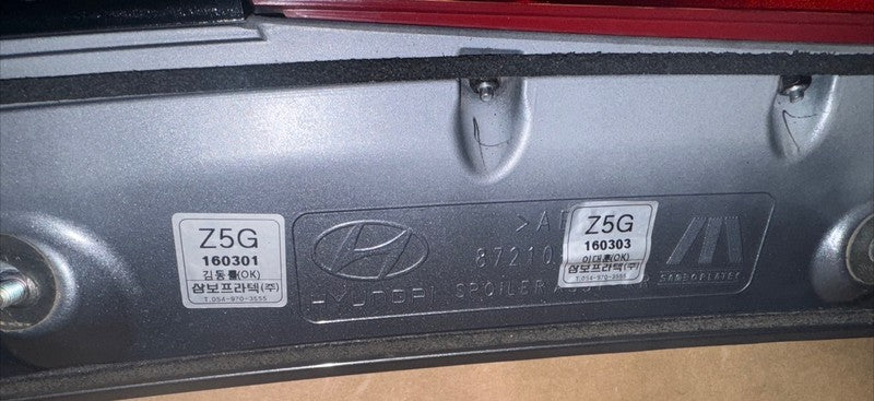 2016-2021 Tucson Rear Liftgate Spoiler Silver w/ Lamp OEM Right