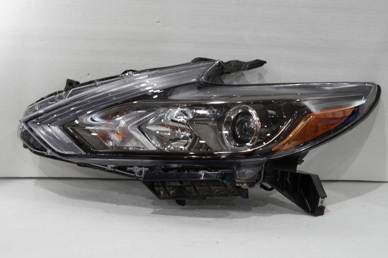 2016-2018 Nissan Altima Halogen Headlight - LEFT Driver Side OEM