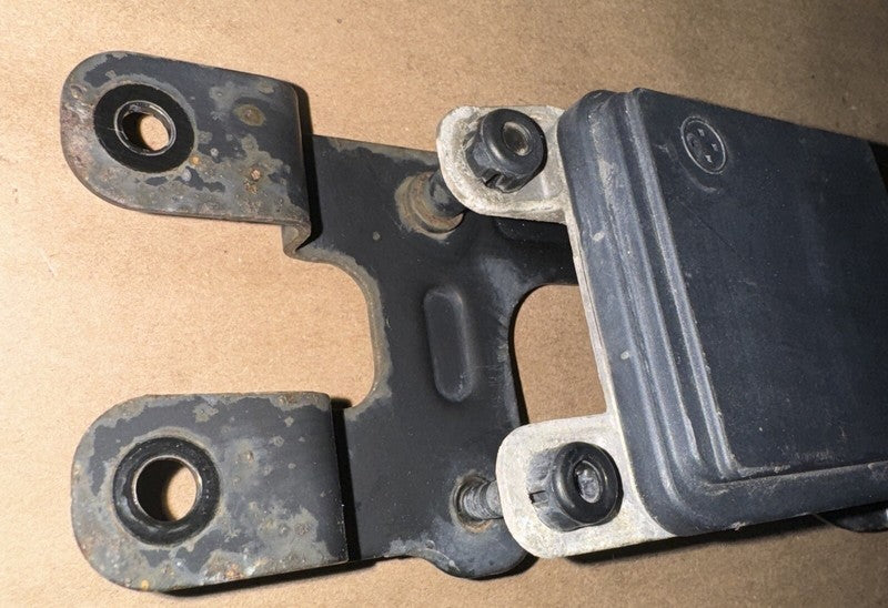 2019-20 Hyundai Santa Fe Radar Sensor Front Right OEM 99110-S2000