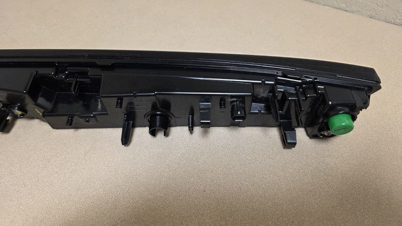 2025 Volkswagen Tiguan Front Right Upper Grill R-Line OEM No Running L