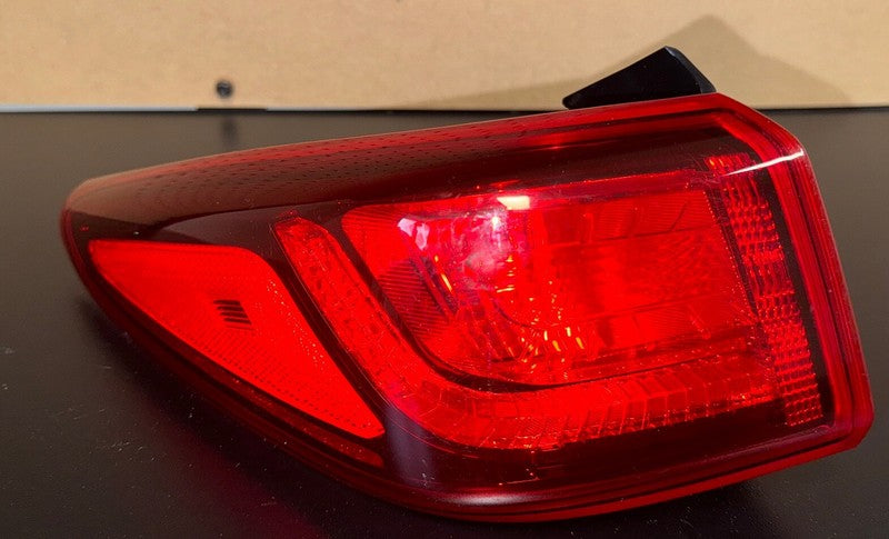 2018-2021 Hyundai Kona LH Tail Light Quarter Panel Mounted OEM
