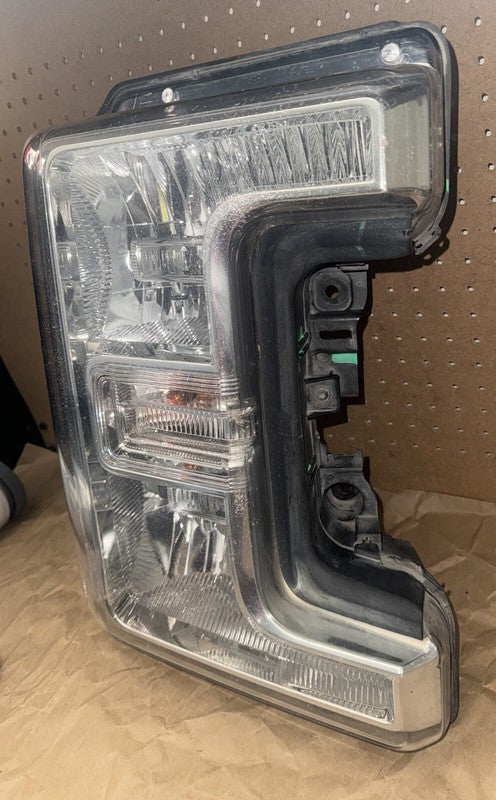 2017-19 Ford F250-F450SD Right Headlight Halogen OEM