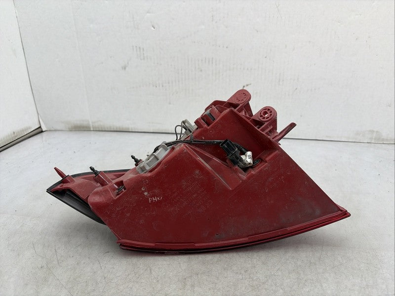 2018-2021 Kia Stinger Right Passenger Tail Light OEM LED 92402-J5