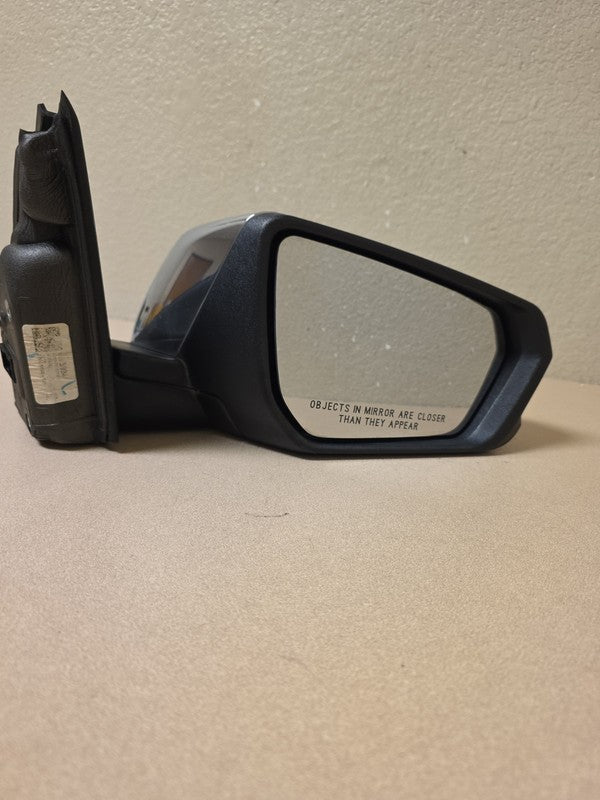 2016-2018 Chevy Malibu Right Side Mirror Chrome/Textured OEM with Sign