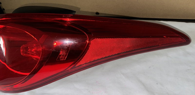 2011-2013 Hyundai Elantra Right Tail Light Lamp OEM