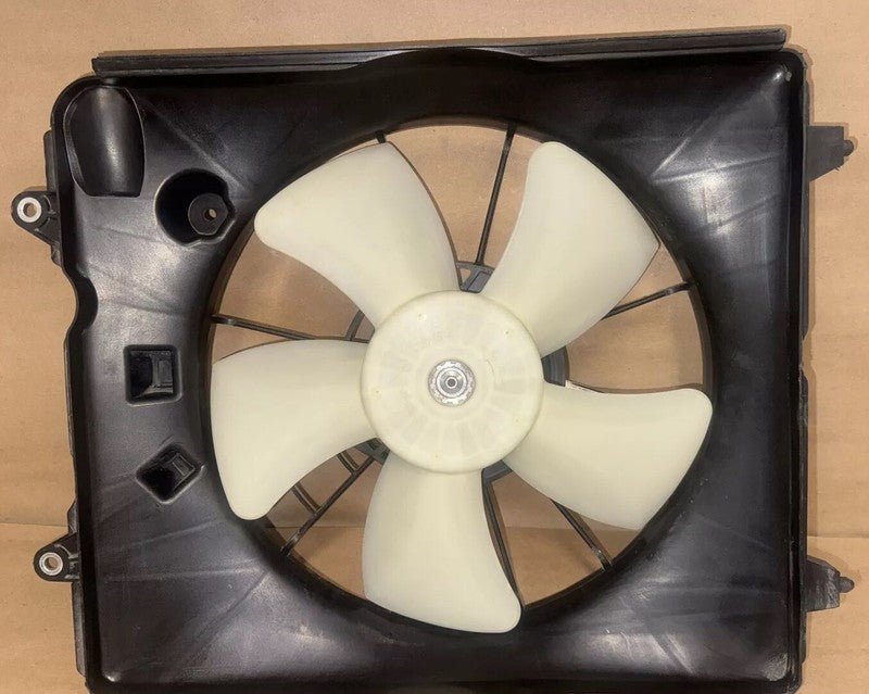 **15-16 Honda CR-V 2.4L AC Condenser Cooling Fan Assembly**