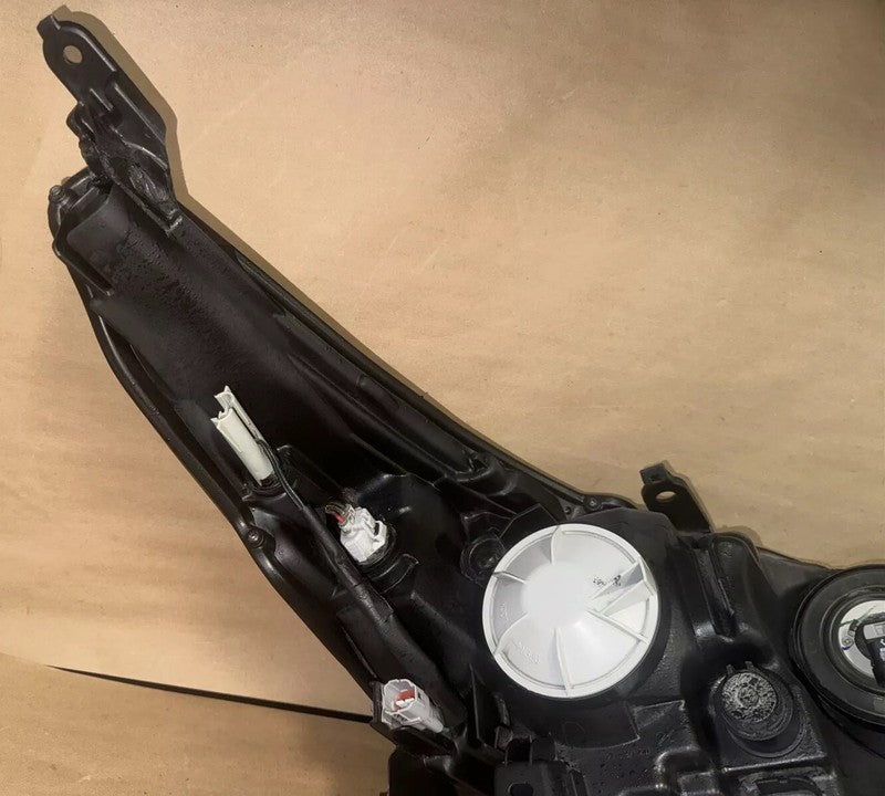2017-2019 Toyota Highlander Left Passenger Halogen Headlight OEM