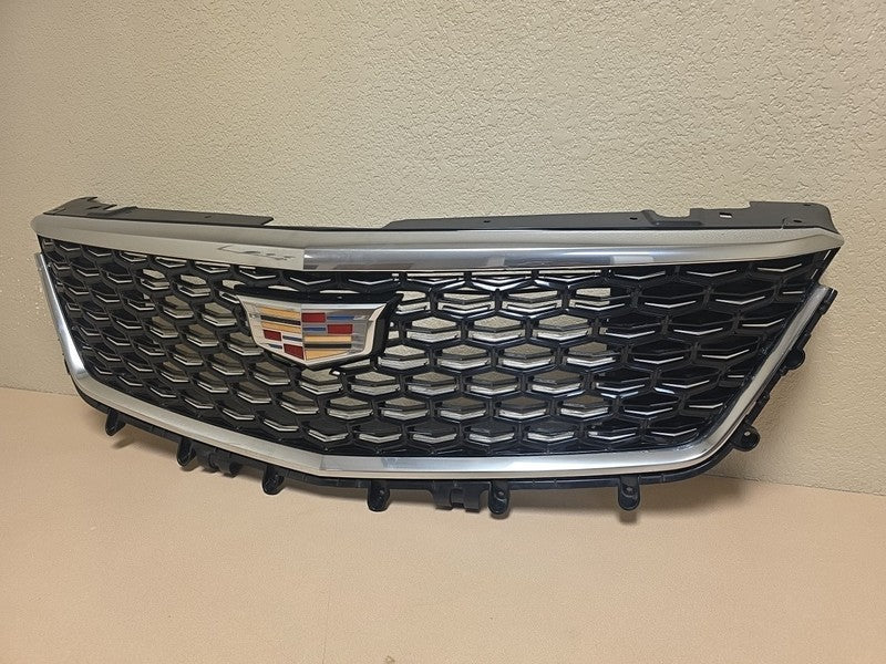 2024-2026 Cadillac XT4 Upper Front Grille Assembly with Emblem
