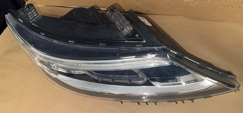 2014-2015 Kia Sorento Right Headlight Halogen OEM 92102-1U500