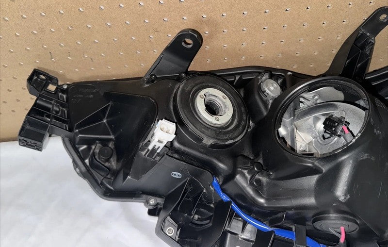 2014-2017 Toyota 4Runner Right Passenger Side Halogen Headlight