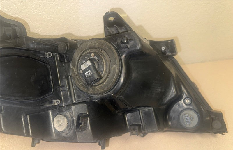 2009-2015 Toyota Venza LEFT Headlight Halogen OEM