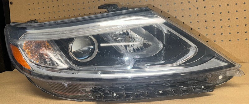 2014-2015 Kia Sorento Right Headlight Halogen OEM 92102-1U500