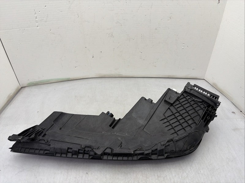 2023-2024 BMW I7 740i Right Passenger OEM LED Headlight Upper