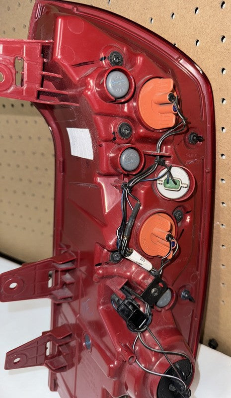 20-21 Kia Telluride Tail Light - Driver Side - OEM Halogen