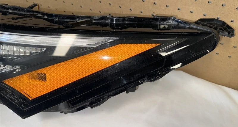 OEM 2021-2023 Nissan Rogue LH Driver Side Running Light Turn Signal La