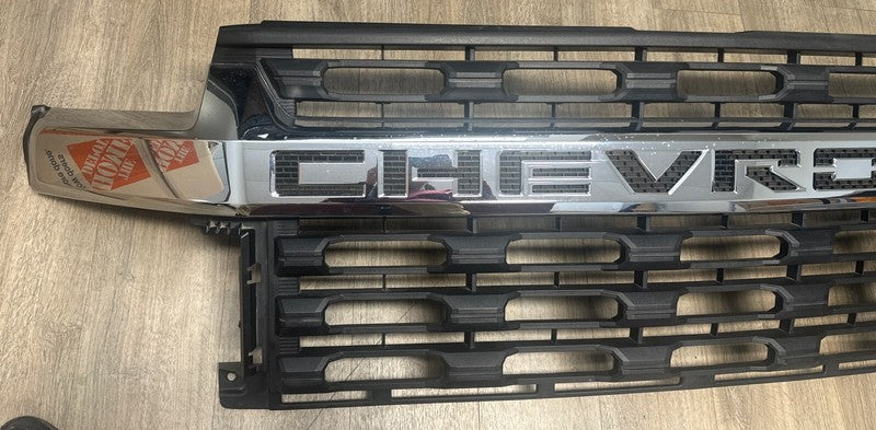 20-23 Chevy Front Grille Chrome OEM 84670281