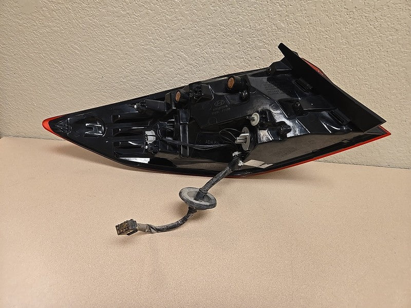 2019-2020 Hyundai Elantra Tail Light - Right Passenger Side - Halogen