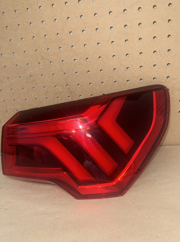 2019-20 Audi Q3 Right Tail Light Lamp OEM 83A.945.092.A