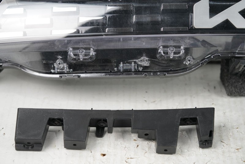 2022-2023 KIA SOUL OEM Center Grille Lamp W1
