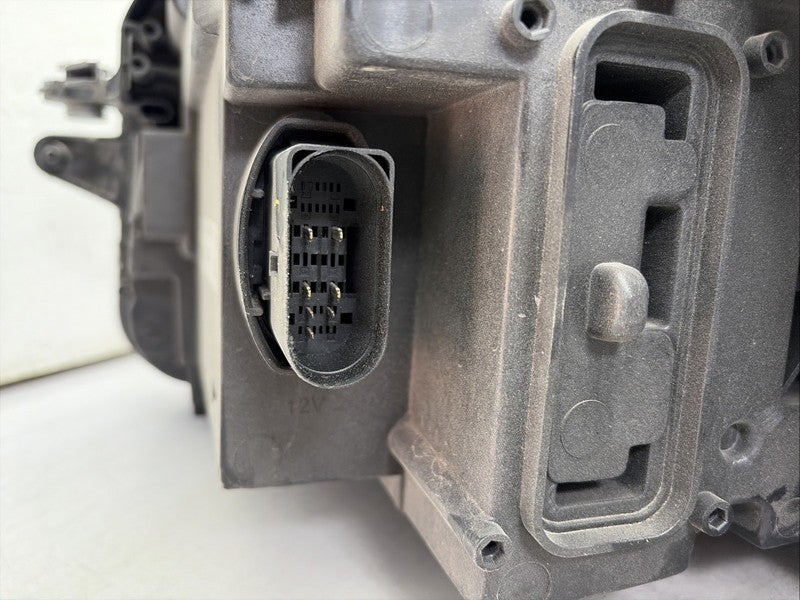 2022-2024 Volkswagen Tiguan Right Passenger LED Headlight